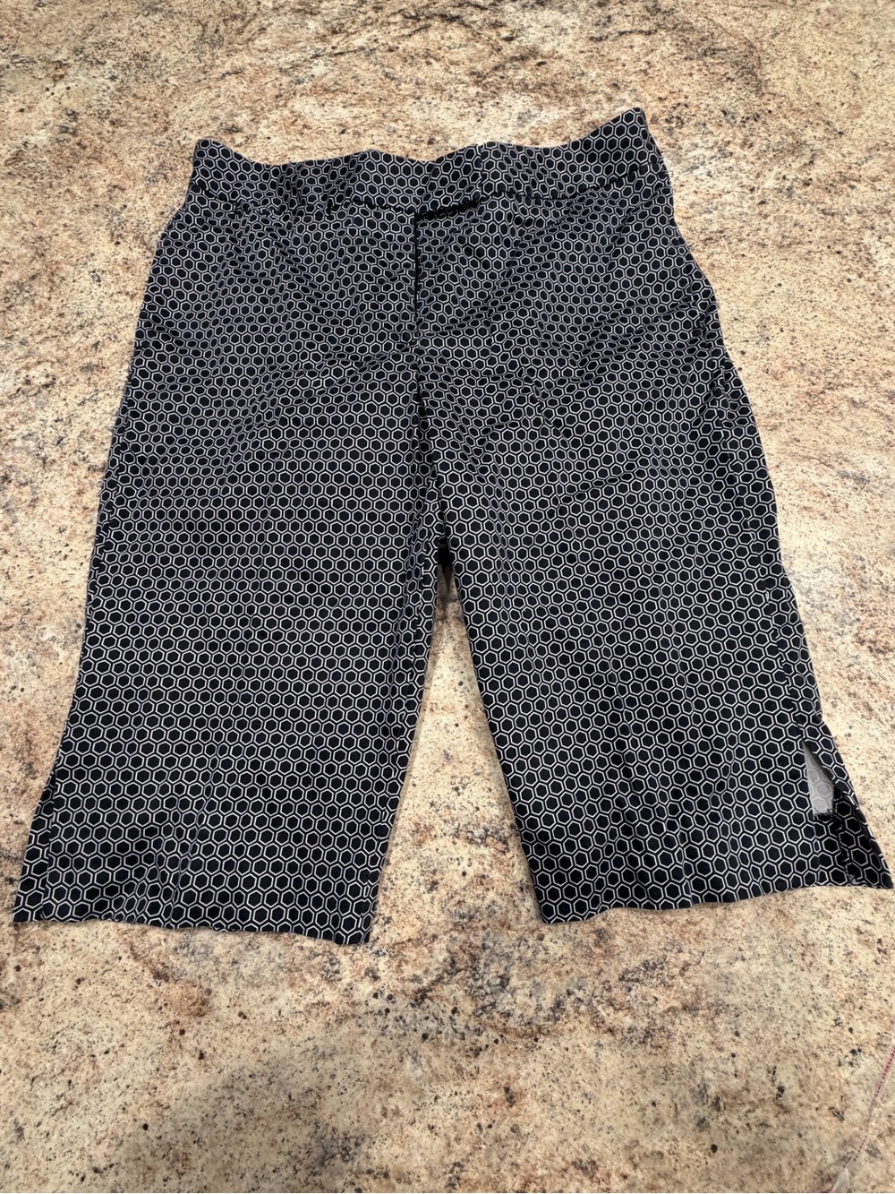 Sport Haley Black Hexagon Patterned Knee-Length Shorts Size 6 Women’s